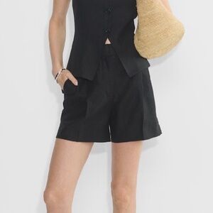 Aritzia The Effortless Short